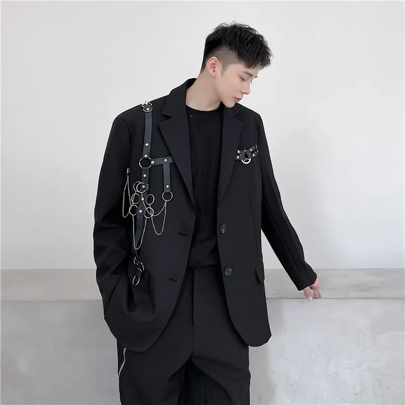 2021 Men Iron Chain Leather Pendant Loose Casual Suit Blazers Coat Outerwear Male Streetwear Hip Hop Suit Jacket Stage Clothing
2021 Men Iron Chain Leather Pendant Loose Casual Suit Blazers Coat Outerwear Male Streetwear Hip Hop Suit Jacket Stage Clothing