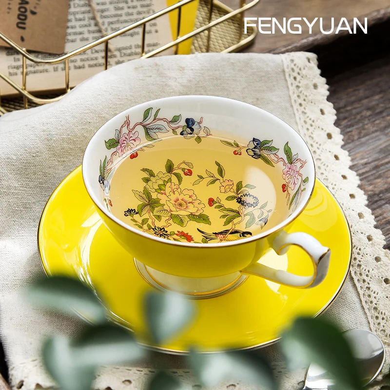 Luxury Royal Vintage Coffee Cup Set Creative Flower European Yellow Tea Cup Set Porcelain Traditional Chinese Large Tazas Teacup
Luxury Royal Vintage Coffee Cup Set Creative Flower European Yellow Tea Cup Set Porcelain Traditional Chinese Large Tazas Teacup