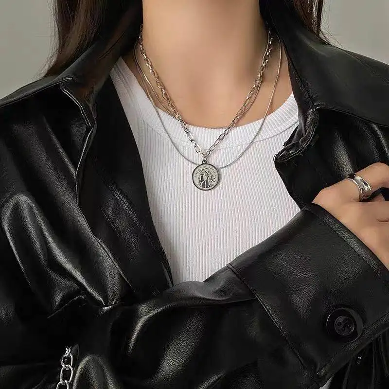 Layered Chain Round Portrait Engraved Charm Pendant Necklace for Women Hip Hop Korean Fashion Choker Necklace Neck Chain Jewelry
Layered Chain Round Portrait Engraved Charm Pendant Necklace for Women Hip Hop Korean Fashion Choker Necklace Neck Chain Jewelry