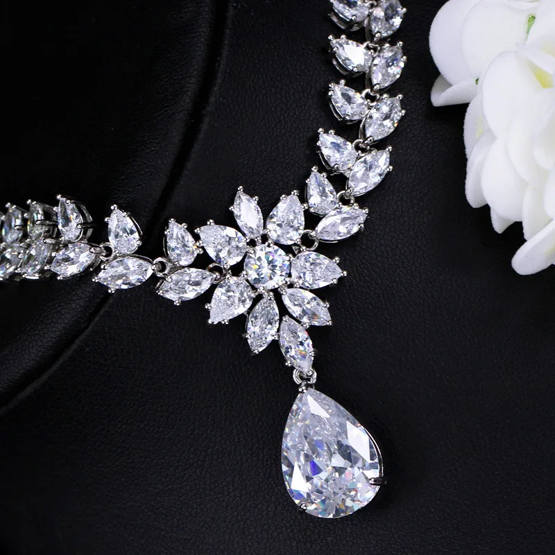 Water Drop Big Earrings Necklace Sparkling Cubic Zirconia Wedding Jewelry Set Luxury Bridal Costume Accessories
Water Drop Big Earrings Necklace Sparkling Cubic Zirconia Wedding Jewelry Set Luxury Bridal Costume Accessories