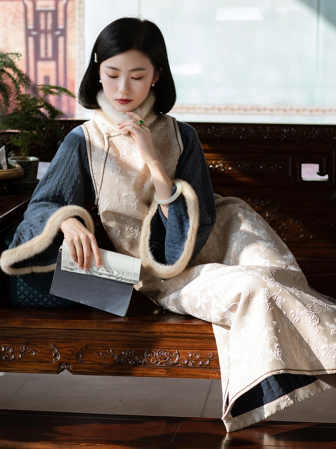 Spring and autumn winter new style fake two piece cotton collar inverted big sleeve temperament cheongsam improved dress
Spring and autumn winter new style fake two piece cotton collar inverted big sleeve temperament cheongsam improved dress