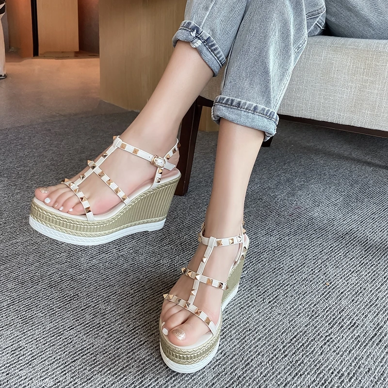 EGONERY High Quality Summer Woman Wedges Sandals Genuine Leather Rivet Back Buckle Platform Shoes Ladies Date Dress Sandals
EGONERY High Quality Summer Woman Wedges Sandals Genuine Leather Rivet Back Buckle Platform Shoes Ladies Date Dress Sandals