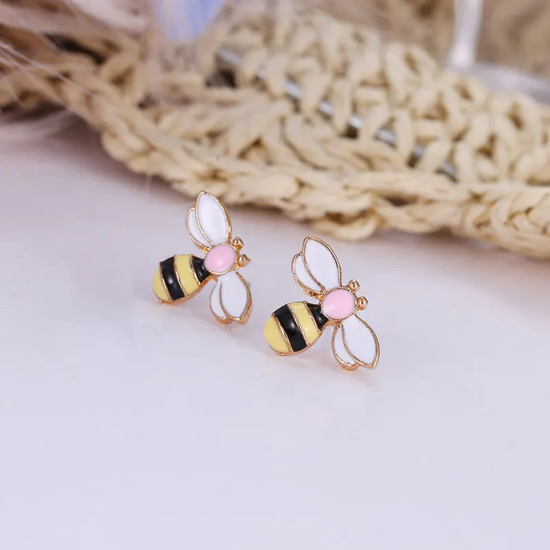 Personalized Color Dripping Oil Insect Cute Temperament Fashion Party Earrings Korean Style Sweet Little Bee Earrings Jewelry
Personalized Color Dripping Oil Insect Cute Temperament Fashion Party Earrings Korean Style Sweet Little Bee Earrings Jewelry