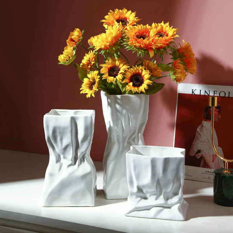Nordic Light luxury creative pleated hydroponic flowers ceramic vase home ornaments decorative crafts
Nordic Light luxury creative pleated hydroponic flowers ceramic vase home ornaments decorative crafts