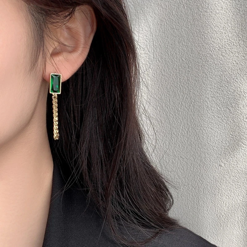 Fashion S925 Silver Needle Earrings For Women Square Emerald Rear Hanging Chain Tassel Stud 2021 Trend Jewelry Gift
Fashion S925 Silver Needle Earrings For Women Square Emerald Rear Hanging Chain Tassel Stud 2021 Trend Jewelry Gift