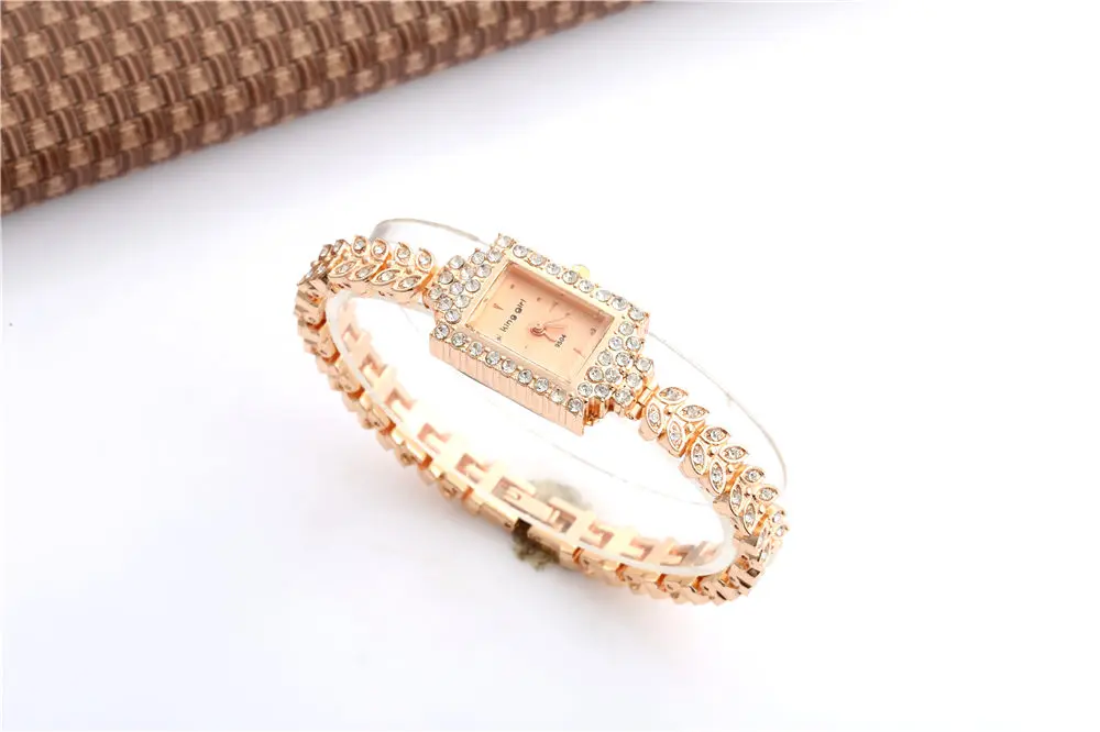 2020 Luxury Women Watches Fashion Rectangle Watches Rose Gold Crystal Quartz Wristwatches Best Gifts Cheap Price Dropshipping
2020 Luxury Women Watches Fashion Rectangle Watches Rose Gold Crystal Quartz Wristwatches Best Gifts Cheap Price Dropshipping