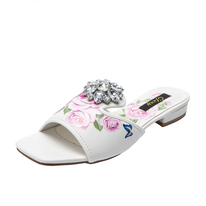 2020 summer new flower rhinestone thick heel women sandals ethnic style embroidered low heel sandals women slipperwomen sandals
2020 summer new flower rhinestone thick heel women sandals ethnic style embroidered low heel sandals women slipperwomen sandals