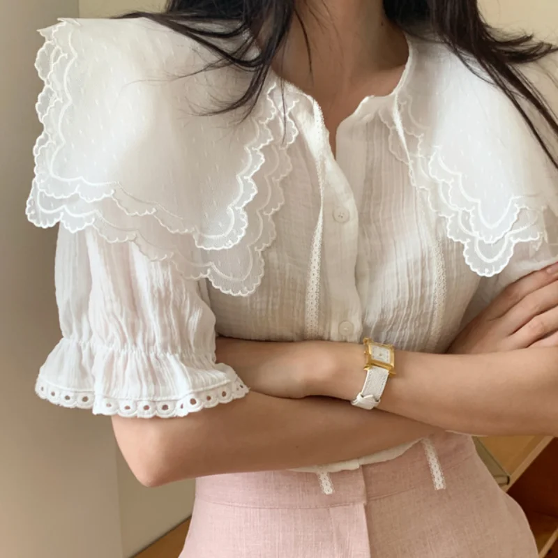 Korean Chic Summer Soft Big Lapel Lace Stitching Women Shirts Single Breasted Puff Sleeve Blouse Office Ladies Elegant Blusas
Korean Chic Summer Soft Big Lapel Lace Stitching Women Shirts Single Breasted Puff Sleeve Blouse Office Ladies Elegant Blusas