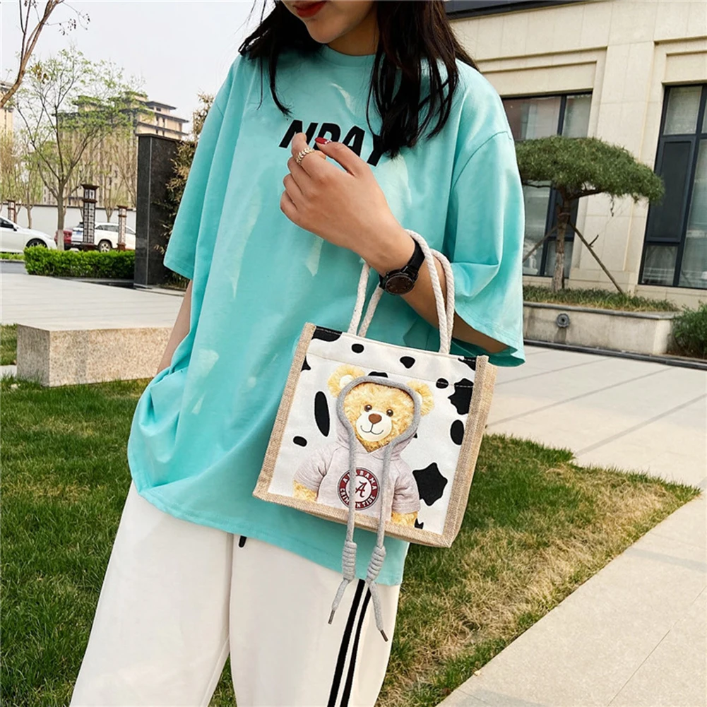 Fashion Ladies Cartoon Bear Printing Tote Handbag Casual Women Small Lunch Bag All-match Bear Sweater Gift Pouch
Fashion Ladies Cartoon Bear Printing Tote Handbag Casual Women Small Lunch Bag All-match Bear Sweater Gift Pouch
