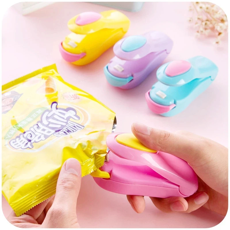 Mini Plastic Heating Snack Sealing Heating Sealing Electric Machine Machine Sealed Packaging Plastic Bag Sealed Food Bag Sealer
Mini Plastic Heating Snack Sealing Heating Sealing Electric Machine Machine Sealed Packaging Plastic Bag Sealed Food Bag Sealer