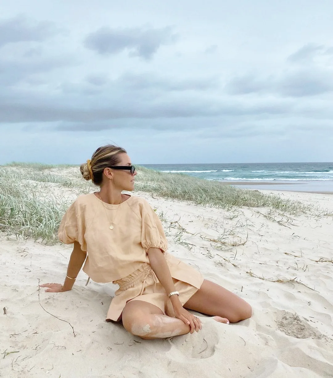 Cotton linen commuting short sleeve sexy midriff blouse women's new summer loose wide leg pants and shorts two pieces
Cotton linen commuting short sleeve sexy midriff blouse women's new summer loose wide leg pants and shorts two pieces