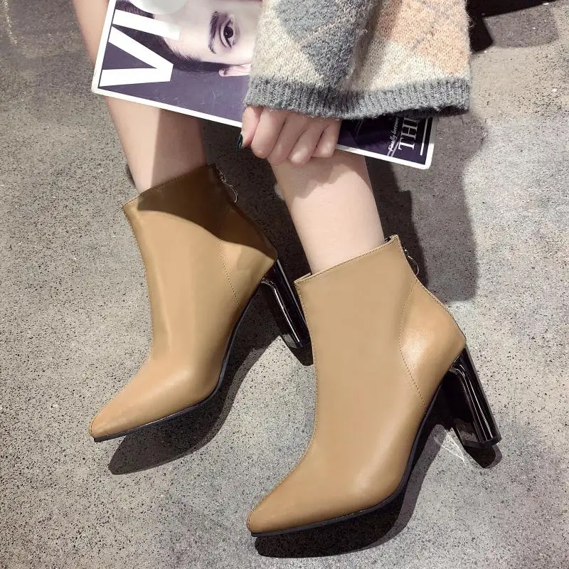 2022 Trend Women's Thick Ankle Boots Women's Autumn And Winter Plus Velvet Fashion Pointed Toe Zipper High Heels Nude Boots
2022 Trend Women's Thick Ankle Boots Women's Autumn And Winter Plus Velvet Fashion Pointed Toe Zipper High Heels Nude Boots