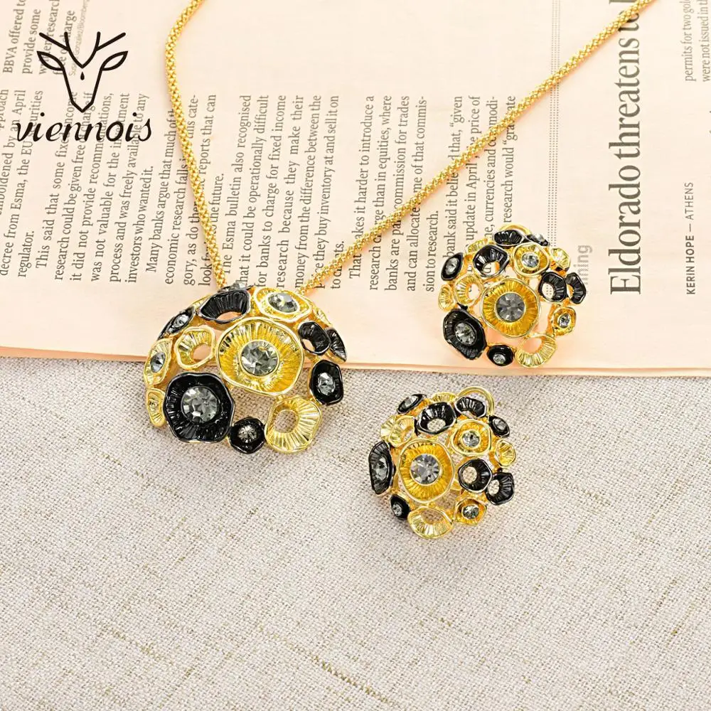 Viennois Dubai Jewelry Sets for Women Gold Black Geometric Round Pendant Necklaces and Stud Earrings Indian Jewelry Sets Bride
Viennois Dubai Jewelry Sets for Women Gold Black Geometric Round Pendant Necklaces and Stud Earrings Indian Jewelry Sets Bride