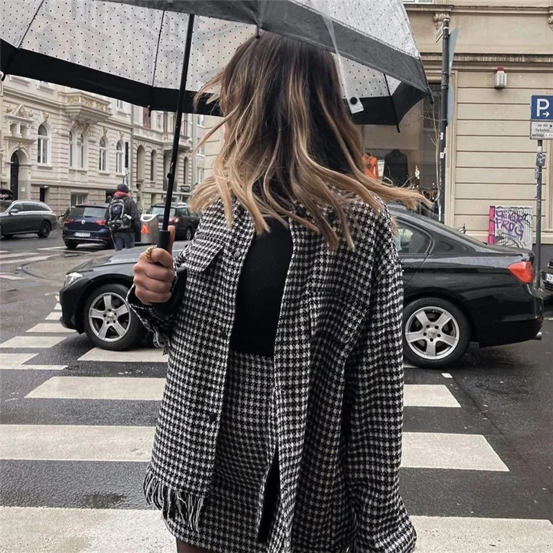 Nice Casual Woman Loose Houndstooth Tassel Shirt Coat New Chic Fashion Ladies Oversized Plaid Jacket Female Streetwear Outwear
Nice Casual Woman Loose Houndstooth Tassel Shirt Coat New Chic Fashion Ladies Oversized Plaid Jacket Female Streetwear Outwear