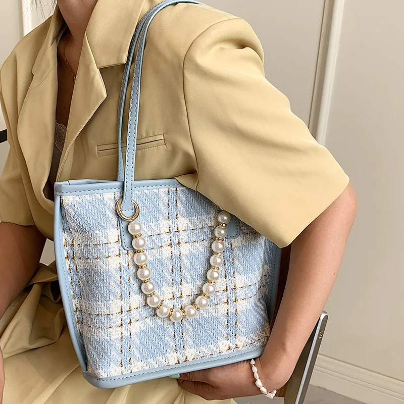 High Quality Ladies Casual Nylon Plaid Shoulder Bag 2021 New Female Bag Trendy Fashion Handbag Korean Version of Simple Tote Bag
High Quality Ladies Casual Nylon Plaid Shoulder Bag 2021 New Female Bag Trendy Fashion Handbag Korean Version of Simple Tote Bag