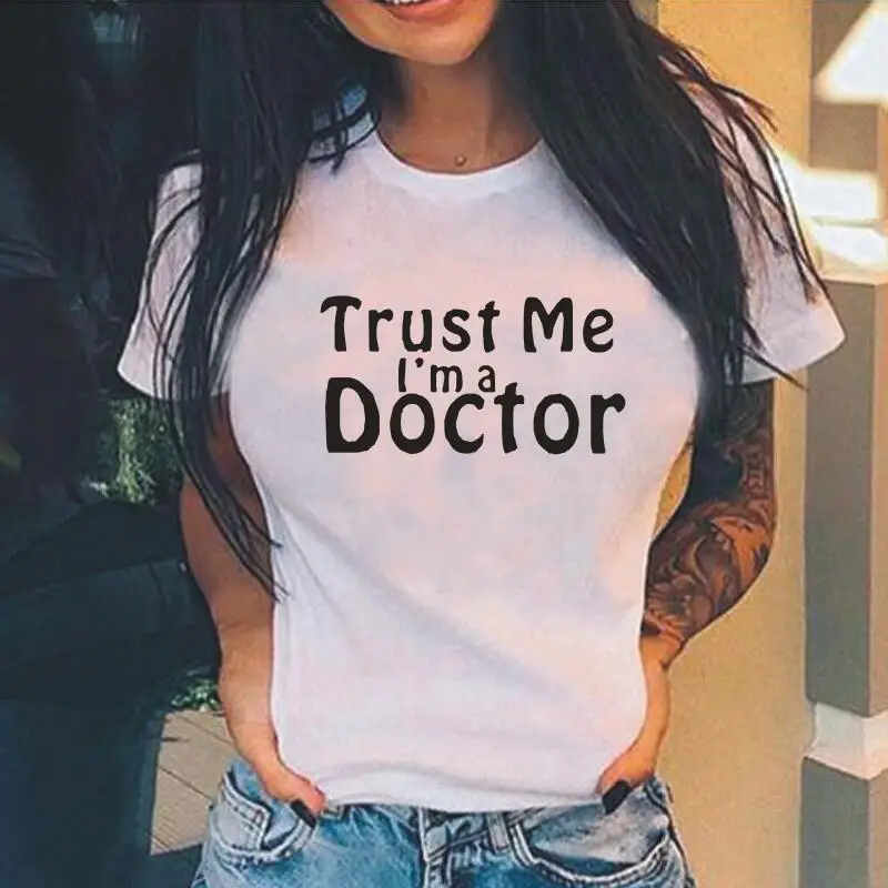 Летняя футболка, женские топы, надпись «Trust Me I'm A Doctor», забавная Женская Повседневная футболка с коротким рукавом для студентов
Летняя футболка, женские топы, надпись «Trust Me I'm A Doctor», забавная Женская Повседневная футболка с коротким рукавом для студентов