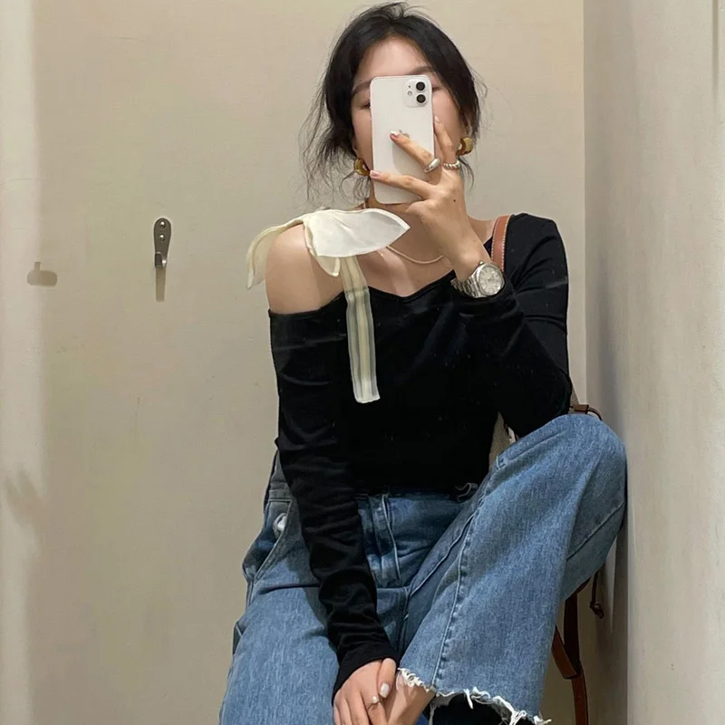 Autumn/winter Black Butterfly Dew Shoulder Long Sleeve T-shirt Women 2021 New Design Feeling Slim Short Upper Clothes
Autumn/winter Black Butterfly Dew Shoulder Long Sleeve T-shirt Women 2021 New Design Feeling Slim Short Upper Clothes