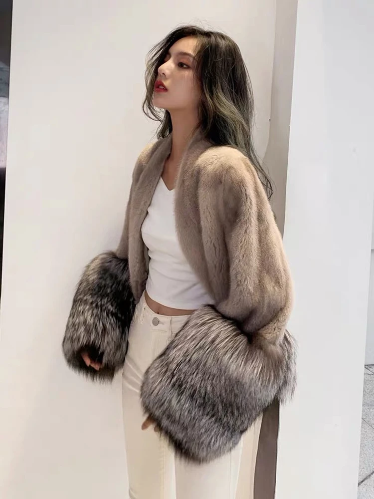 New Arrival Women Winter Real Silver Fox Fur Cuff and Lower Hem Warm Thick Belt Slim Real Mink Fur Short Overcoat
New Arrival Women Winter Real Silver Fox Fur Cuff and Lower Hem Warm Thick Belt Slim Real Mink Fur Short Overcoat