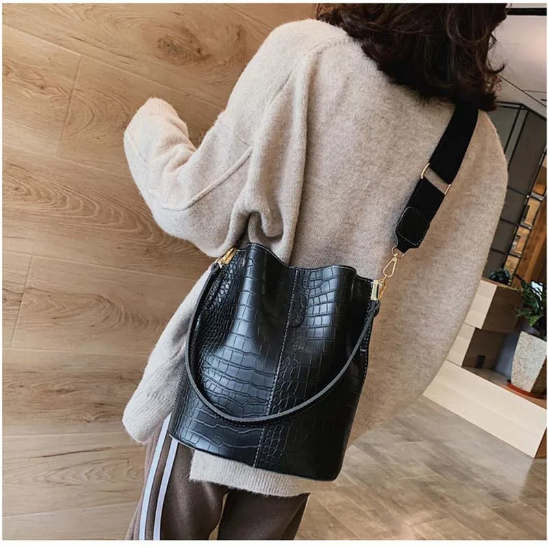 Fashion Bucket Bags Women Bag Alligator Vintage Shoulder Bags Wide Belt Large Capacity Bag Girls' Bag Crossbody Bag for Female
Fashion Bucket Bags Women Bag Alligator Vintage Shoulder Bags Wide Belt Large Capacity Bag Girls' Bag Crossbody Bag for Female