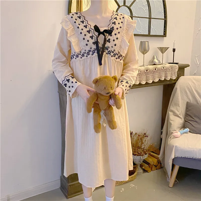 vintage lace ruffles bow tie casual nightshirts women home clothes loose midi dress sleepwear ladies nightgown embroidery L667
vintage lace ruffles bow tie casual nightshirts women home clothes loose midi dress sleepwear ladies nightgown embroidery L667