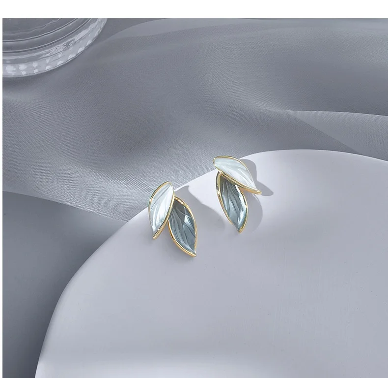 Willow Earrings Female High-end Niche Design Earrings Temperament Trend Earrings Blue Simple Earrings
Willow Earrings Female High-end Niche Design Earrings Temperament Trend Earrings Blue Simple Earrings