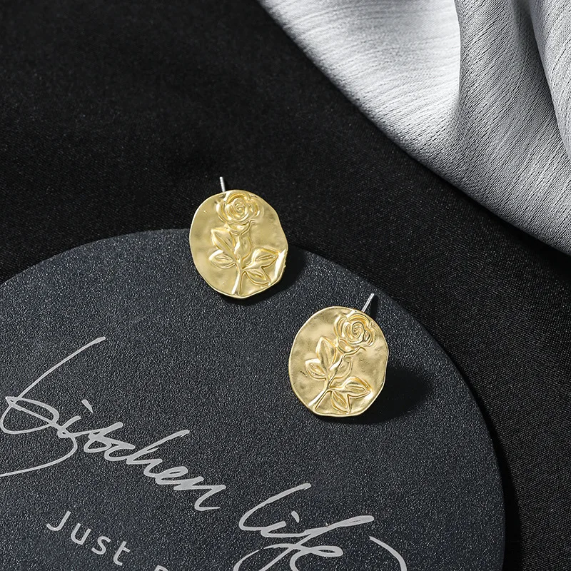 Fashion metal geometry retro flower earrings stud earrings contracted temperament rose flowers
Fashion metal geometry retro flower earrings stud earrings contracted temperament rose flowers