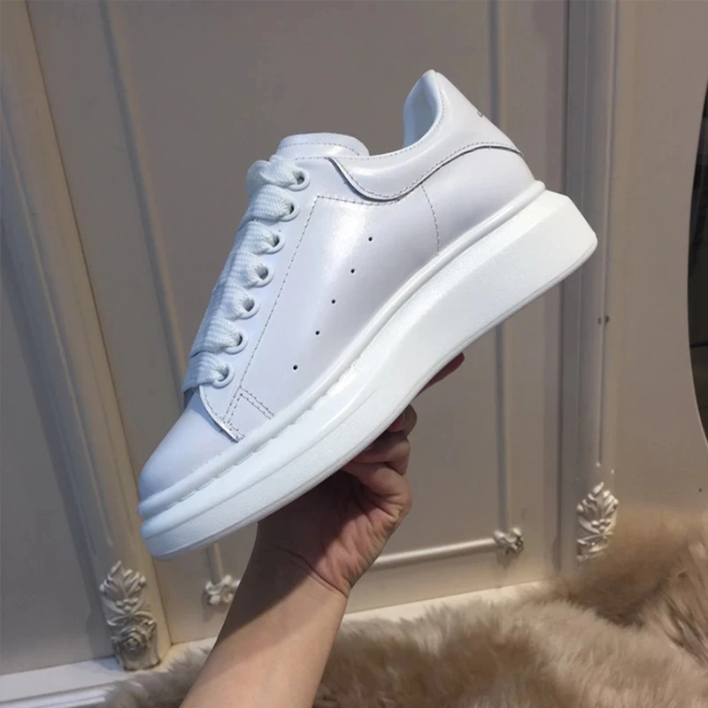 2021 brand leather shoes high-quality fashion leather shoes and a pair of luxury casual sports shoes
2021 brand leather shoes high-quality fashion leather shoes and a pair of luxury casual sports shoes