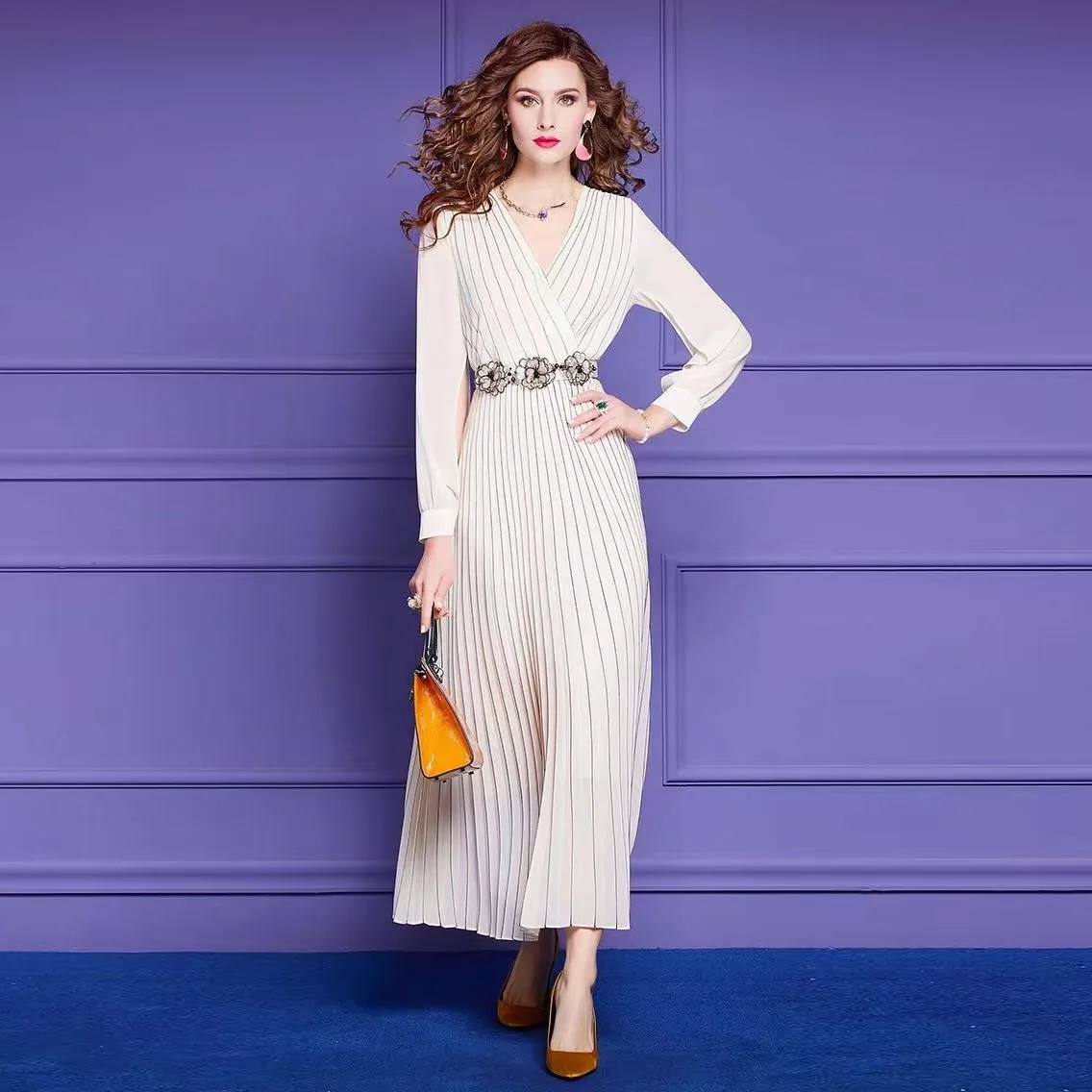 IVY HE Fashion Dress Spring Women Dress V-Neck Split Long Sleeve Beaded Belt Pleated Beige Long Dresses 3D Flower Dress Traf
IVY HE Fashion Dress Spring Women Dress V-Neck Split Long Sleeve Beaded Belt Pleated Beige Long Dresses 3D Flower Dress Traf