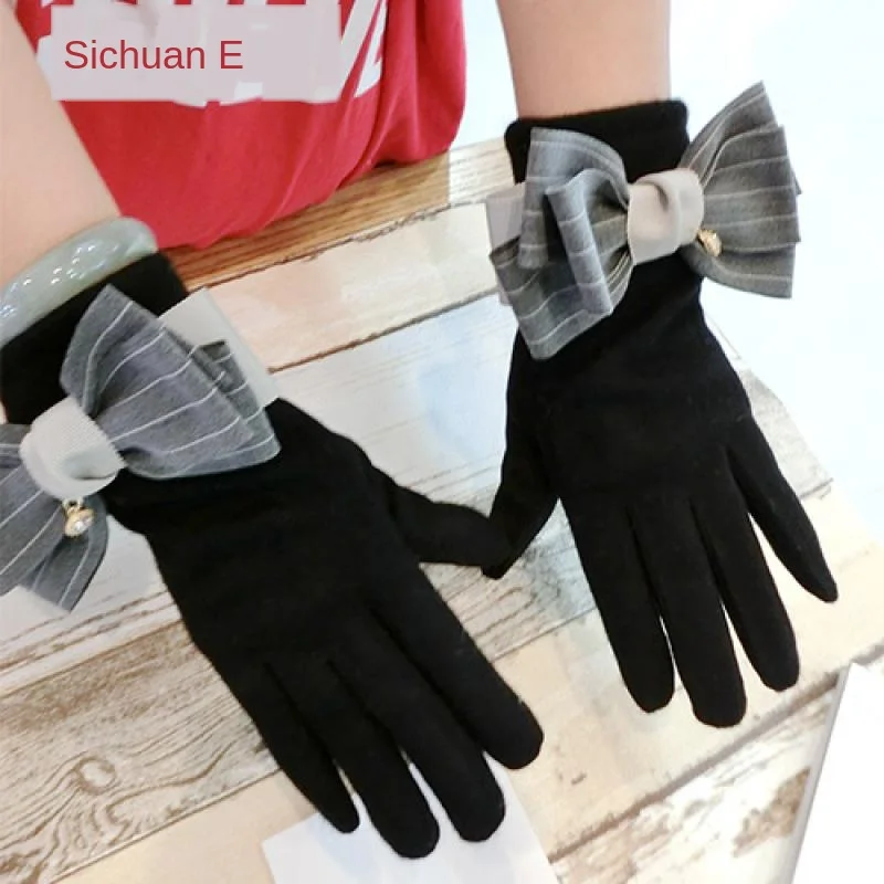 Cashmere Gloves Bowknot Rhinestone Pendant Plus Cashmere Winter Gloves Korean Fashion Warm Touch Screen Gloves A425
Cashmere Gloves Bowknot Rhinestone Pendant Plus Cashmere Winter Gloves Korean Fashion Warm Touch Screen Gloves A425