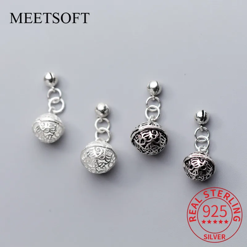 MEETSOFT 925 пробы серебряные полые подвески-шарики с китайским дизайном Jingle Bell винтажные простые серебряные аксессуары для ювелирных изделий «...
MEETSOFT 925 пробы серебряные полые подвески-шарики с китайским дизайном Jingle Bell винтажные простые серебряные аксессуары для ювелирных изделий «...