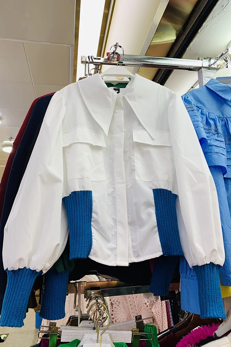 2021 Spring New Women's Clothing All-match Contrast Color Stitching Knitted Shirt Simple Casual Short Blouse Top
2021 Spring New Women's Clothing All-match Contrast Color Stitching Knitted Shirt Simple Casual Short Blouse Top
