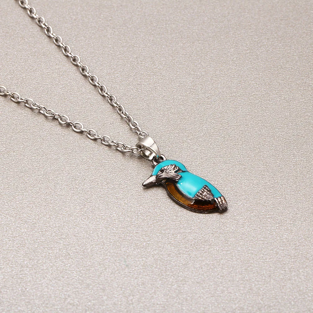 New Design Metal Inlaid Turquoise Hummingbird Necklace Fashion Trend Hip-Hop Rock Style Party Popular Jewelry Creative Gift 
New Design Metal Inlaid Turquoise Hummingbird Necklace Fashion Trend Hip-Hop Rock Style Party Popular Jewelry Creative Gift