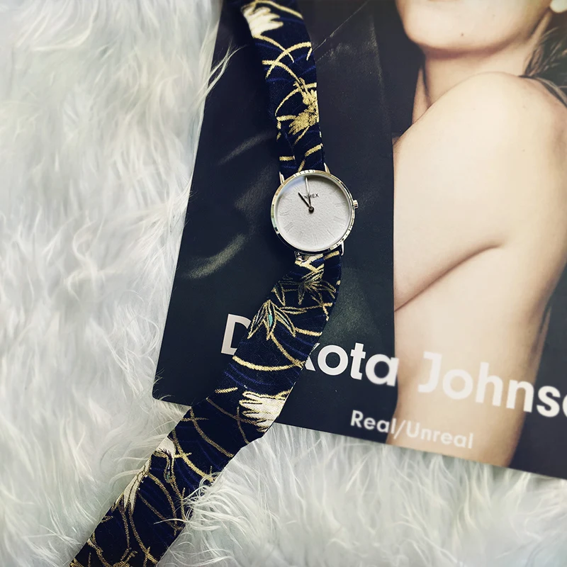 Женские простые часы Enmex с хлопковым ремешком, простые синие кварцевые наручные часы с вертикальными линиями и черным циферблатом, подарок ... 
Женские простые часы Enmex с хлопковым ремешком, простые синие кварцевые наручные часы с вертикальными линиями и черным циферблатом, подарок ...