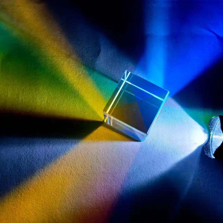 Optical Glass 15*15*15mm Colorimetric prism six-sided polishing light cube science experiment for children spectroscopy
Optical Glass 15*15*15mm Colorimetric prism six-sided polishing light cube science experiment for children spectroscopy