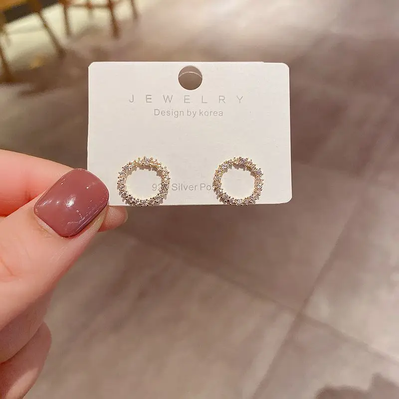 Delicate Simple Design Cubic Zirconia Paved Round Stud Earrings Rose Gold Color CZ Crystal Women Earrings
Delicate Simple Design Cubic Zirconia Paved Round Stud Earrings Rose Gold Color CZ Crystal Women Earrings