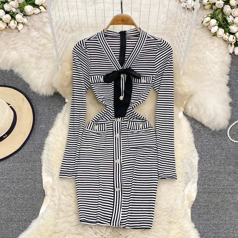 Black and White Striped Knitted Bodycon Mini Dress Women 2021 Autumn Winter Bow V-neck Long Sleeve Vintage Party Dress Vestidos
Black and White Striped Knitted Bodycon Mini Dress Women 2021 Autumn Winter Bow V-neck Long Sleeve Vintage Party Dress Vestidos