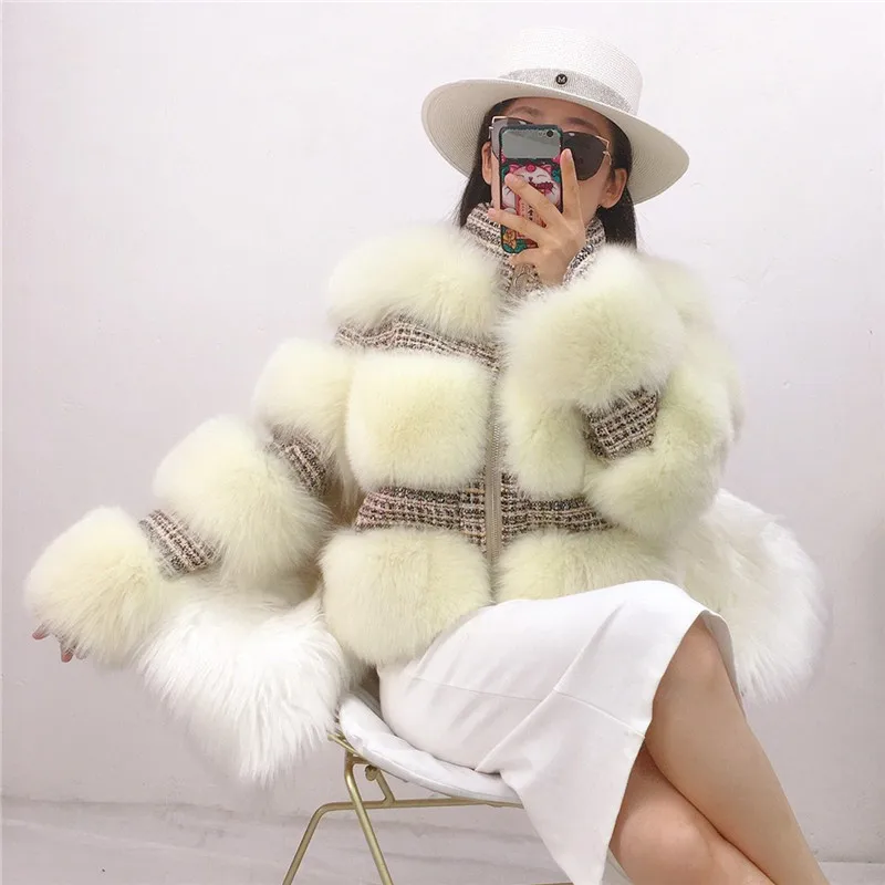 2021 Winter New natural fox fur coat short section warm thickening real fox fur jacket fashion luxury slim real fur coat women
2021 Winter New natural fox fur coat short section warm thickening real fox fur jacket fashion luxury slim real fur coat women
