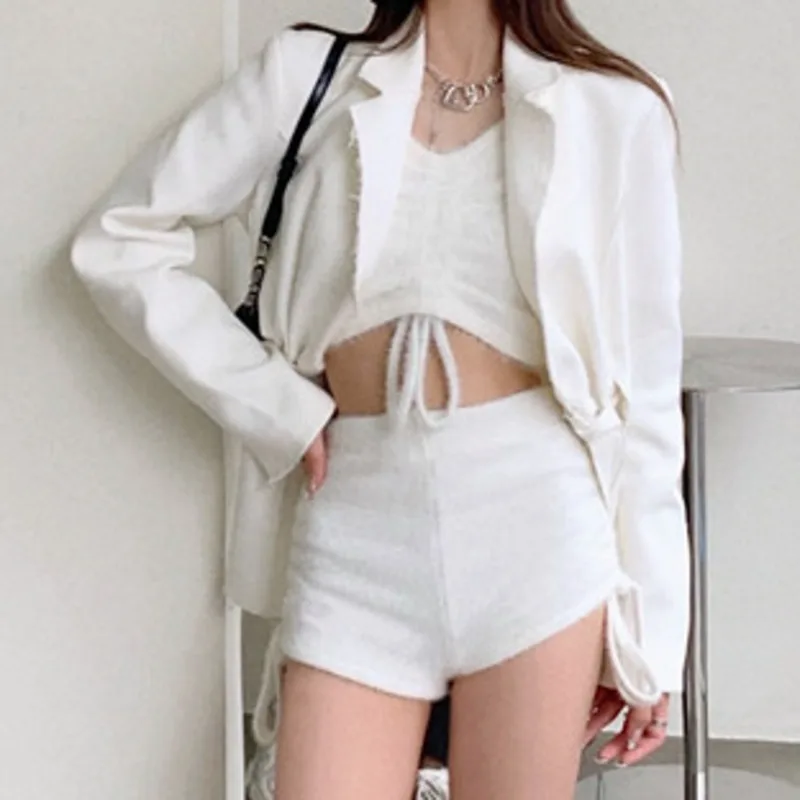 Good Quality Soft Waxy Rabbit Fur Outer Wear Vest + High Waist Drawstring Shorts + Twisted Blazer Fashion Three Piece Sets Women
Good Quality Soft Waxy Rabbit Fur Outer Wear Vest + High Waist Drawstring Shorts + Twisted Blazer Fashion Three Piece Sets Women
