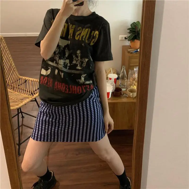 Cool Lady Rose Retro Style Rock Portrait Comfortable Short-sleeved T-shirt Loose Oversize Fashion Casual Hip-hop Band
Cool Lady Rose Retro Style Rock Portrait Comfortable Short-sleeved T-shirt Loose Oversize Fashion Casual Hip-hop Band