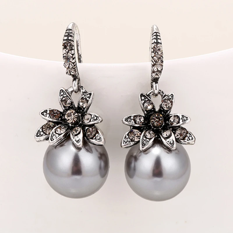 Fashion Jewelry Flower Shape Imitation Pearl Earrings Inlaid Rhinestones Exquisite and Charming Women's Wedding Jewelry 
Fashion Jewelry Flower Shape Imitation Pearl Earrings Inlaid Rhinestones Exquisite and Charming Women's Wedding Jewelry