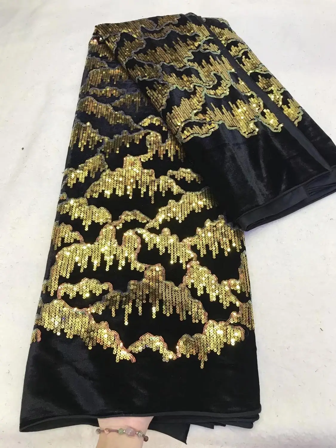 2020 Latest Design Gold Velvet Lace Fabric High Quality French Lace With Sequins fabric For Party Dress J10
2020 Latest Design Gold Velvet Lace Fabric High Quality French Lace With Sequins fabric For Party Dress J10