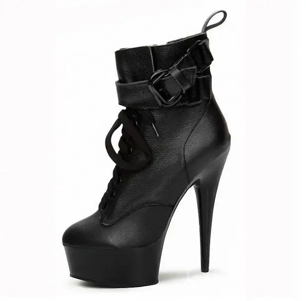 15cm buckle with low tube boots with women 
15cm buckle with low tube boots with women