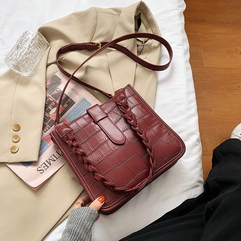 High-quality Retro Small Bag Female 2021 New Ladies All-match Bucket Bag Net Red Korean Version of The Shoulder Messenger Bag 
High-quality Retro Small Bag Female 2021 New Ladies All-match Bucket Bag Net Red Korean Version of The Shoulder Messenger Bag