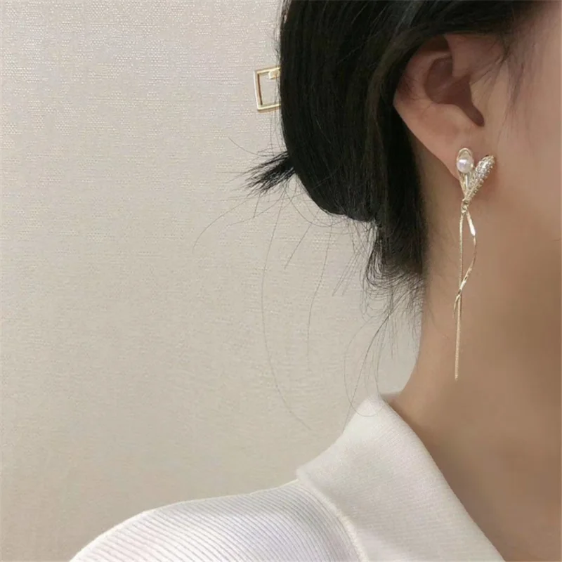 Fashion All-match Tide Moon Pendant Moon Long Tassel Earrings Jewelry Wholesale
Fashion All-match Tide Moon Pendant Moon Long Tassel Earrings Jewelry Wholesale