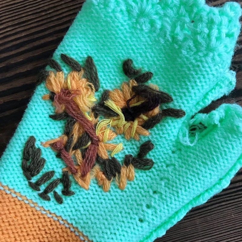 Women Color Block Knitted Fingerless Gloves Sweet Daisy Floral Handmade Embroidery Thumbhole Texting Mittens Arm Warmers
Women Color Block Knitted Fingerless Gloves Sweet Daisy Floral Handmade Embroidery Thumbhole Texting Mittens Arm Warmers