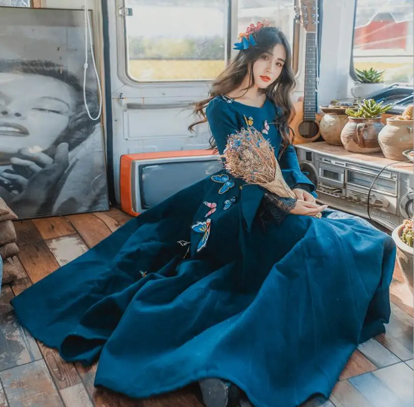 Wool Dress women 2019 Autumn Winter slim vintage O-Neck Flare sleeve Party dress vestidos girl 3D Butterfly Long dresses r2062
Wool Dress women 2019 Autumn Winter slim vintage O-Neck Flare sleeve Party dress vestidos girl 3D Butterfly Long dresses r2062