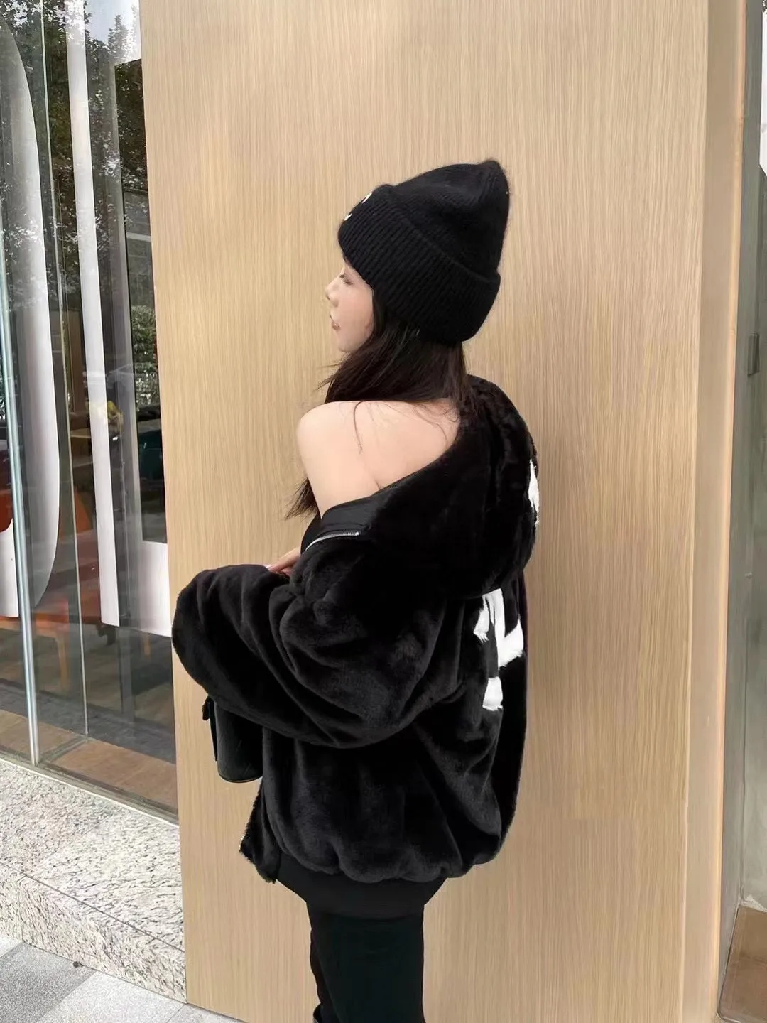 2021 Women Winter High Quality Cotton Faux Fur Female Fashion Warm Thick Faux Fur Coats Ladies Casual Luxury Solid Color Tops
2021 Women Winter High Quality Cotton Faux Fur Female Fashion Warm Thick Faux Fur Coats Ladies Casual Luxury Solid Color Tops