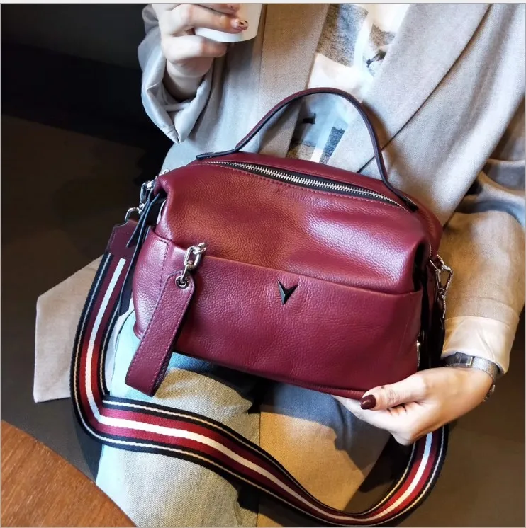 High Quality Genuine Leather Shoulder Bags For Women 2021 Woman's Handbag For Girl Luxury Designer Casual Messenger Bag Female
High Quality Genuine Leather Shoulder Bags For Women 2021 Woman's Handbag For Girl Luxury Designer Casual Messenger Bag Female