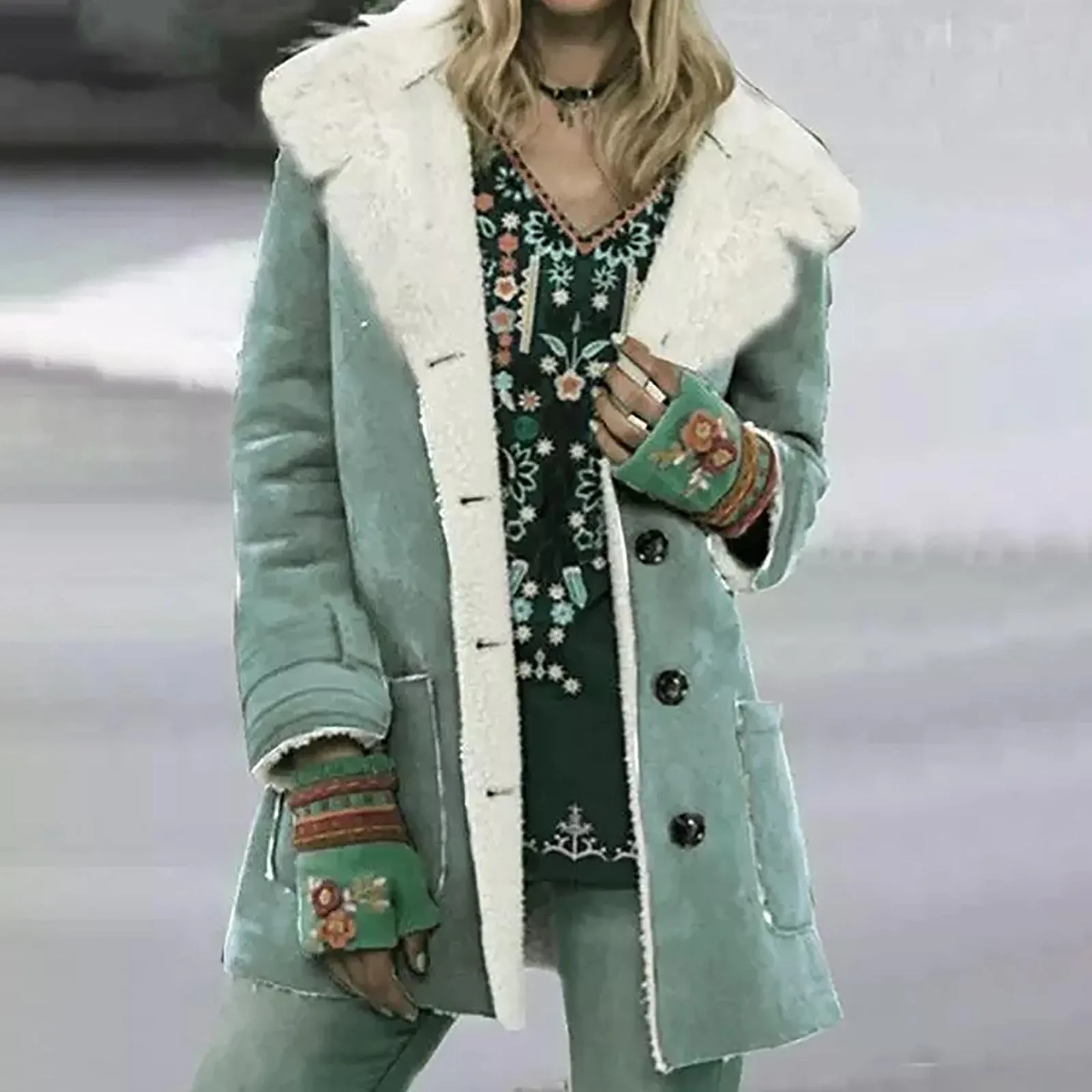 Женское пальто Тедди с отложным воротником на пуговицах капюшоном и длинным