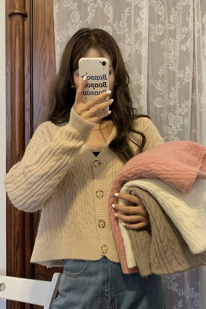 Autumn retro loose sweater coat women's autumn wear Korean style all-match thin knitted cardigan top for women
Autumn retro loose sweater coat women's autumn wear Korean style all-match thin knitted cardigan top for women